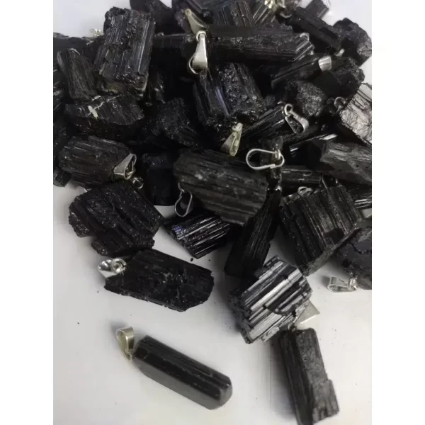 Pingente Pedra Turmalina Negra Bruta (pedra de proteção)