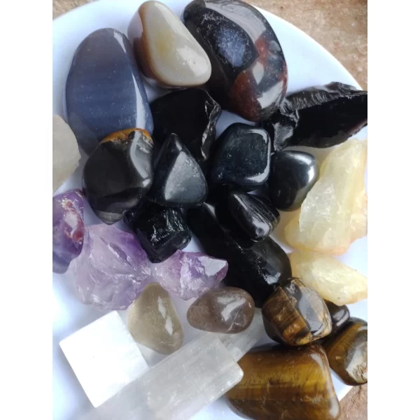 Pedra de Proteção(2cm): Ágata Negra, Ametista, Enxofre, Fumê, Turmalinado, Hematita, Obsidiana, Olho de Tigre, Olho Falcão, Ônix, Selenita, Turmalina Negra