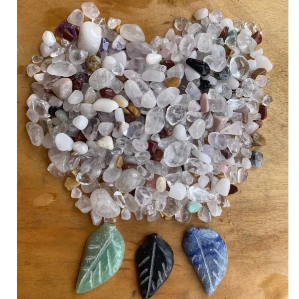 Cascalho de Pedras Mista de Pedras Roladas para (Áquario, Artesanato, Orgonite, Plantas e Jardim) + 3 Folhas Pedras