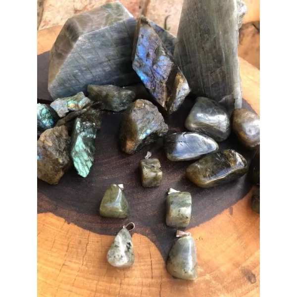 Pedra Labradorita Bruta, Rolada ou Pingente (Pedra 100% natural)
