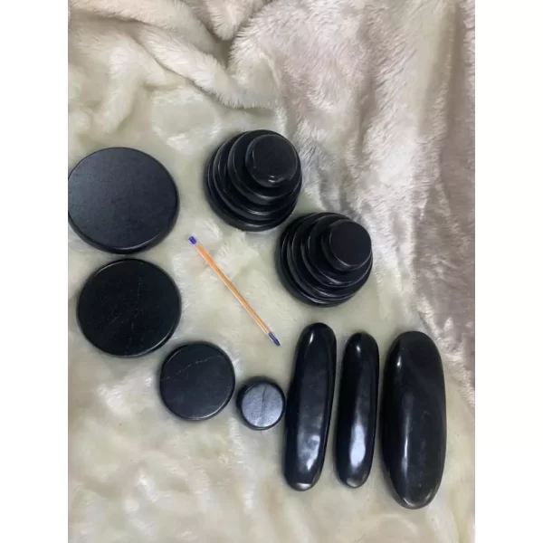 Kit 15 rochas para massagem sendo (12 Pedras Vulcânicas Lapidadas em Formato Redondo + 3 Rochas Oblongadas Makawee)